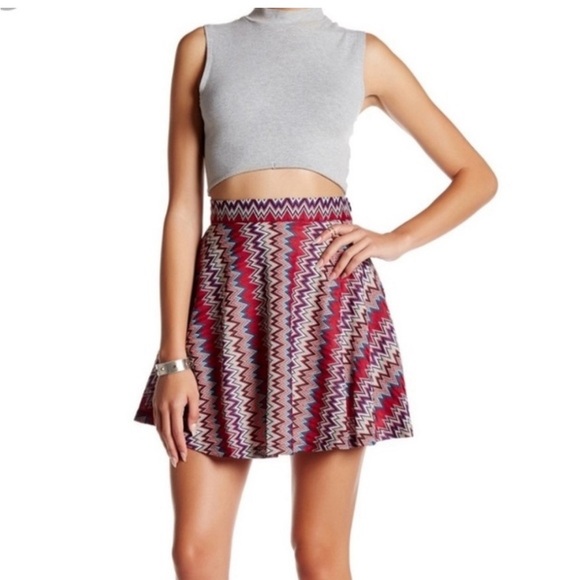 Romeo+Juliet Couture lined knit mini skirt chevron stripe invisible side zipper - Picture 6 of 7